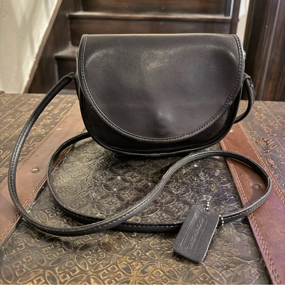 COACH Genuine Vintage Casey Black Leather Crossbody Bag - Picture 5 of 16